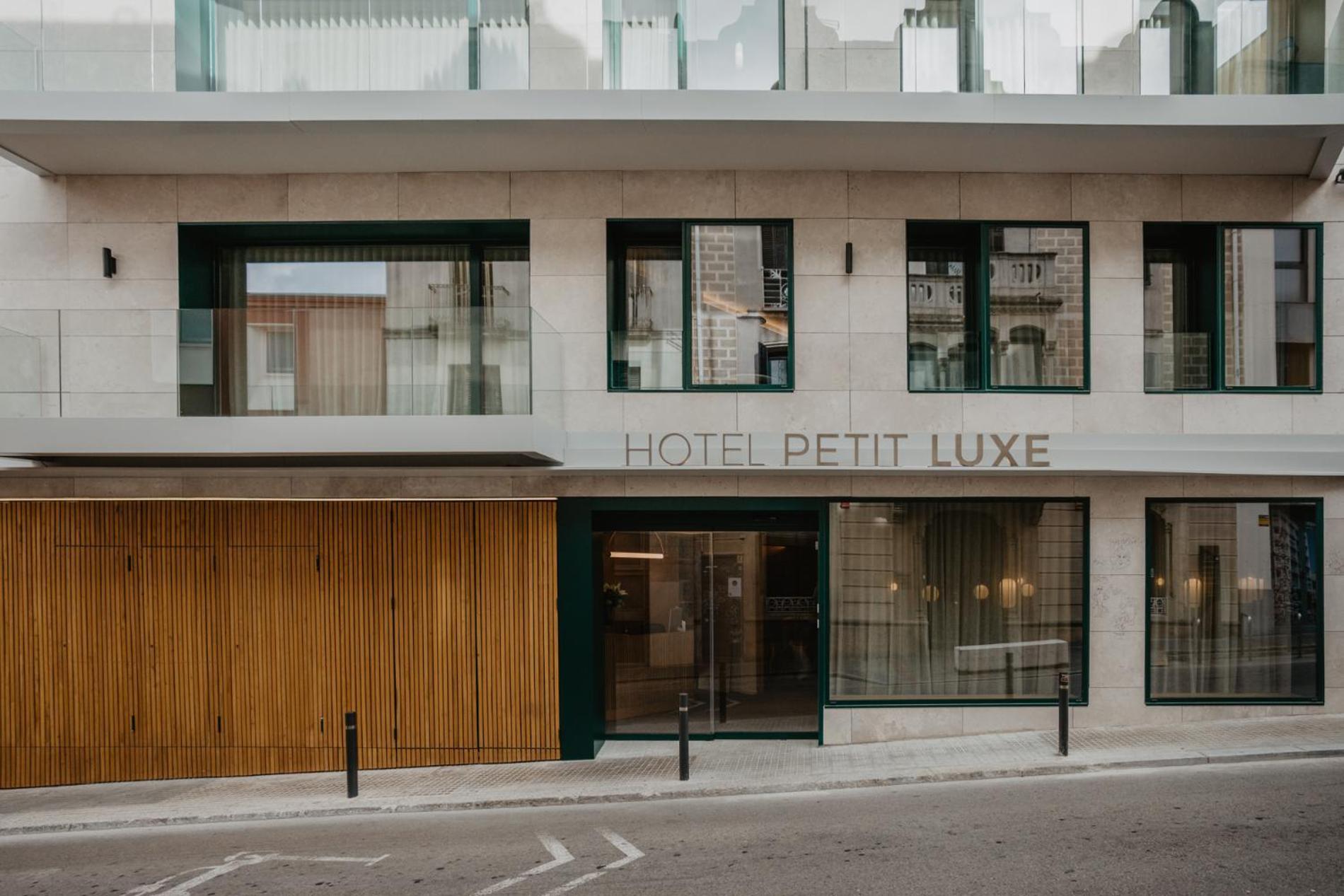 Hotel Boutique Petit Luxe Terrassa Exterior photo